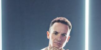 Fonseca lanza video y nuevo tema: «Por pura curiosidad»