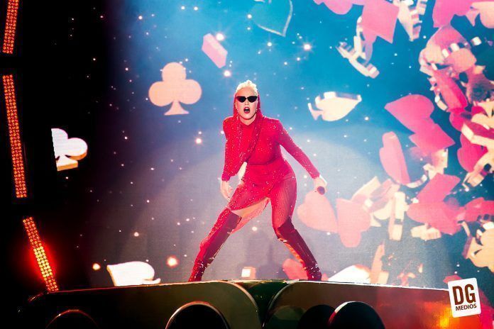 Katy-Perry-trajo-un-carnaval-de-colores-a-su-concierto-en-Chile
