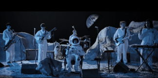 King Krule se presenta en vivo en la luna!