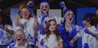 Sofi Tukker comparte el video de «Baby I’m A Queen»