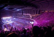 Kpop y lightsticks: La magia de conciertos iluminados por un mar de luces!