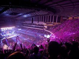 Kpop y lightsticks: La magia de conciertos iluminados por un mar de luces!
