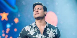 Carlos Rivera recibe reconocimiento como compositor