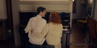 Joey Dosik presenta video para el sencillo, “Take Mine”