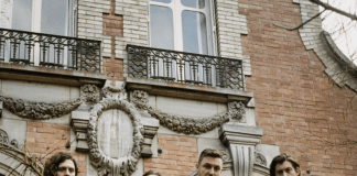 Arctic Monkeys anuncia el 7” del sencillo ‘Tranquility Base Hotel & Casino’ + el Lado B ‘Anyways’