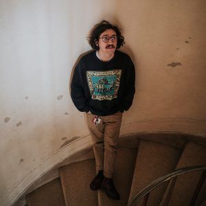 Vocalista de Ninos del Cerro lanza carrera en solitario