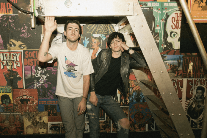 The-Driver-Era-ofrece-un-vistazo-a-su-vida-de-gira-con-el-video-de-Feel-You-Now