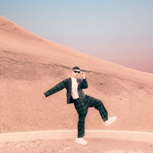Jugar a la botellita y el nerviosismo escolar: Gianluca estrena video para “Flotando”