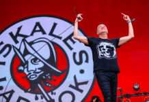 Fiskales Ad Hok y la irreverencia del punk chileno con contenido social