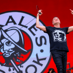 Fiskales Ad Hok y la irreverencia del punk chileno con contenido social