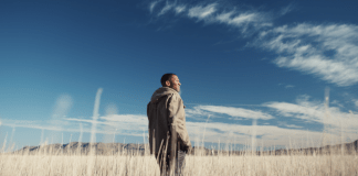 Khruangbin & Leon Bridges presentan el video de “Texas Sun”