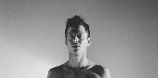 Perfume Genius comparte remix de Initial Talk de ‘On The Floor’