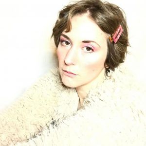Juanita La O vuelve con nuevo material, un mantra y una plegaria