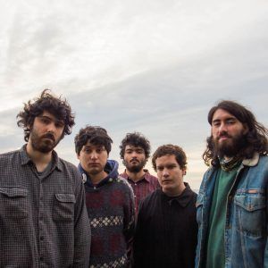 Electropop, nuevas rutinas y soledad: Flora estrena video para “Bailando a la Deriva”