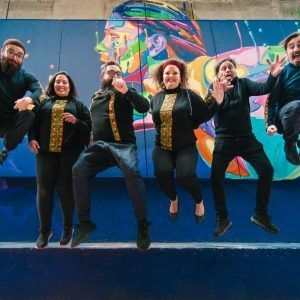 Rock, worldmusic y potencia en vivo: Mira el concierto de Ajimsa para el lanzamiento de su disco “Somos II”