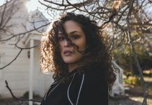 Sharon Mor, la nueva voz del pop chileno, presenta su primer video ‘Rompecabezas’
