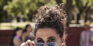 Con un videoclip que evoca los 90’s, la cantante de R&B Javiera Rosselot, presenta su nuevo single “Bring It Back”
