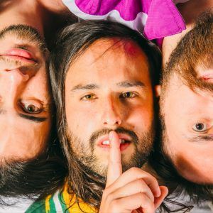 Dial invita a disfrutar y bailar en el videoclip de «Sin Palabras»