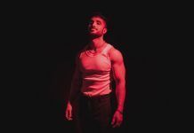 Batarce despliega sensualidad en su single debut «Cuando tu me miras»