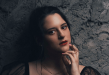 Con una voz predilecta, la chilena VAL presenta su primer EP «Ashes»