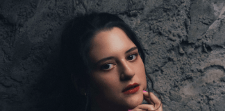 Con una voz predilecta, la chilena VAL presenta su primer EP «Ashes»