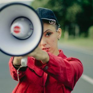 Cantautor transmasculino no binarie libera todas sus emociones en “La Funa”
