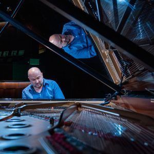 Camilo Salinas presentará su disco “Cristales” en la Sala CEINA con grandes invitados