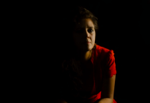 La cantautora nacional Naara Andariega presenta su nuevo single «Claroscuro»