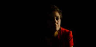 La cantautora nacional Naara Andariega presenta su nuevo single «Claroscuro»