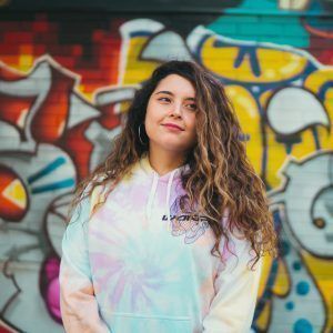“Quiero Regalarte”, el nuevo y pegajoso single de la chilena Bianca Cristina