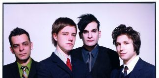Interpol celebra el 20º aniversario de ‘Turn on the bright lights’ con el lanzamiento digital de ‘The black ep’