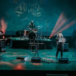 Ajimsa se presenta en Bar de René junto a Camila Vaccaro
