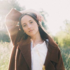 Mainos presenta su nuevo single y video «Sailing» homenajeando a un clásico de los años ochenta
