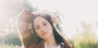 Mainos presenta su nuevo single y video «Sailing» homenajeando a un clásico de los años ochenta