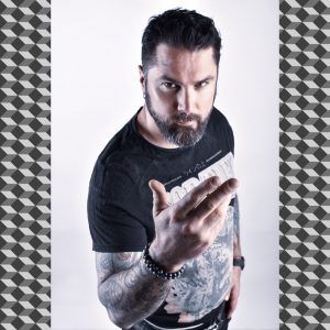 Carlos Cleaver presenta su nuevo single “Bring me down”