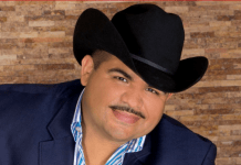 Chuy Lizárraga celebra las 100 millones de visualizaciones de “Partido en dos” en Youtube