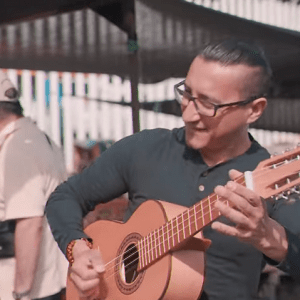 Rinden homenaje musical a reconocido vendedor de verduras y al mundo de las ferias