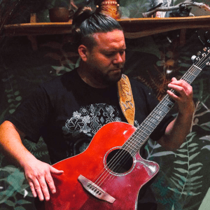 Mr.Tapp, músico itinerante chileno radicado en México estrena dos nuevos singles, “Sacrificio” y “El Cielo”.