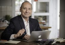 Publicado por Simplemente editores llega a librerías En el Óvalo de luz