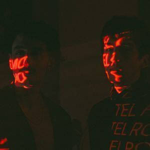 Motel Rosa presenta “Nostalgia”, un nuevo sonido electro pop sobre amores fugaces