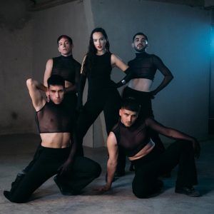 SHIREL nos presenta el Live Sessions de “Cristal” con un material de primera calidad, acompañado de su destacado desplante artístico