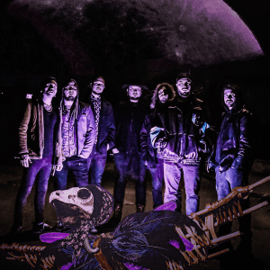 Banda de rock raíz Kutral Kai Paz sorprende con su versión de la reconocida cumbia “La Temporera”.