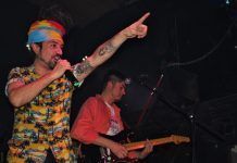 El “Rock Pichanga” de Barrio Indómito hizo bailar y vibrar al Bar de René