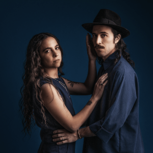 Dúo Camila y Silvio lanza single “Neblina” y anuncia presentación de nuevo disco en vivo
