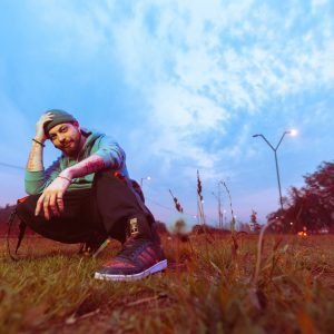El Raku libera “Habito en el infinito”, un afrobeat sobre los duelos y pérdidas personales