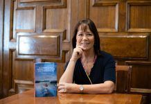 Maria Elena Santolaya publica su nuevo libro de relatos «El hombre flaco canoso y la mujer de las cejas pintadas»