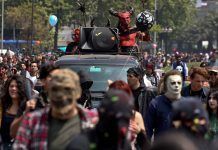 Alienígenas y Zombies se toman las calles de Santiago en la nueva Zombiewalk
