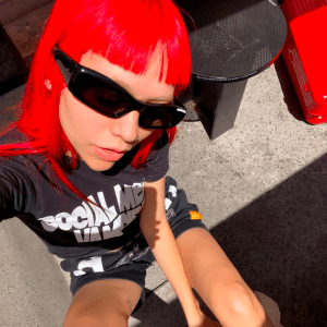 Akriila presenta su nuevo single ‘nunca es lo mismo y.y’
