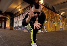 J-King 08 libera una propuesta urbana, indie y electrónica en “Credo”