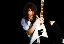 El joven músico Chris R. Lillo presenta «White Balcony» el primer single y videoclip de su carrera.
